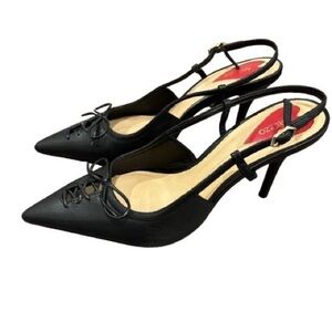 Black leather pointed toe shoes